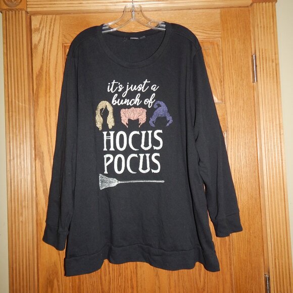 Women's Plus Size 26/28 Disney It's Just a Bunch of HOCUS POCUS Sweatshirt Black - Picture 1 of 3